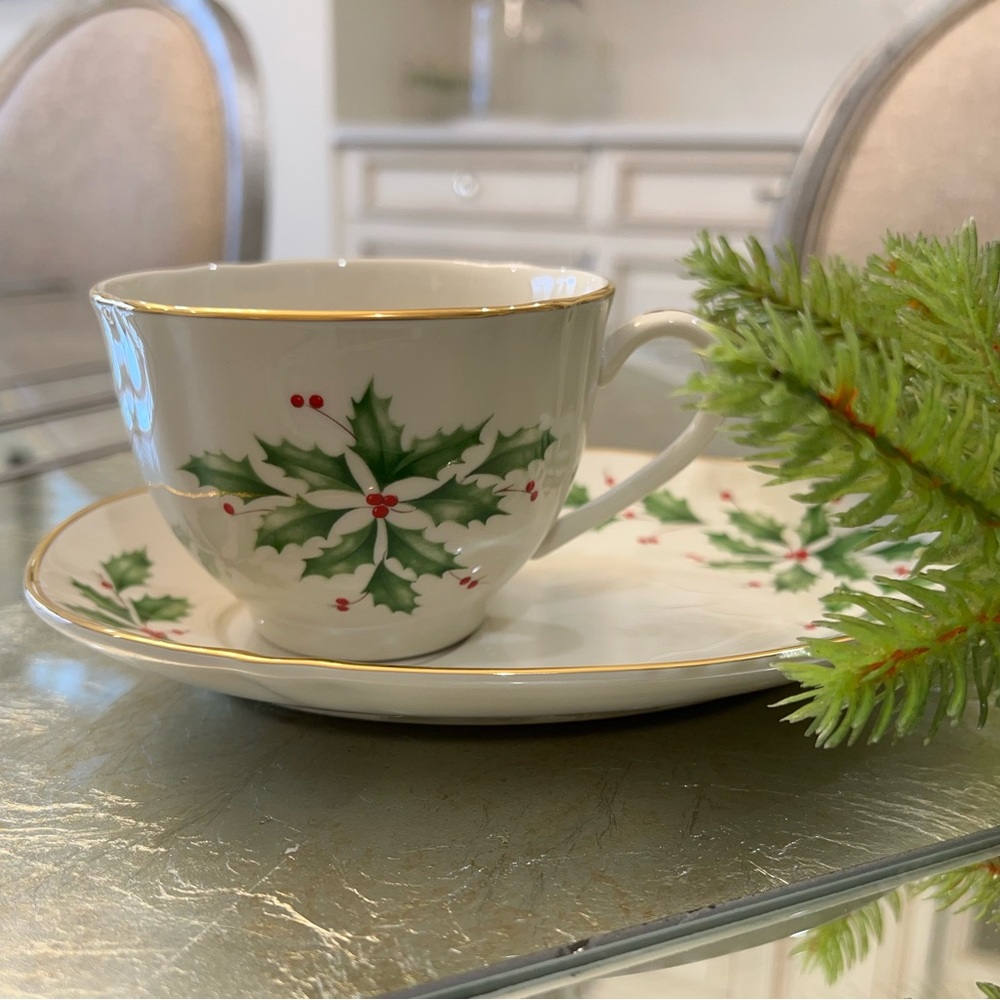 Lenox Holiday Fluted Cup and Dessert Plate Set